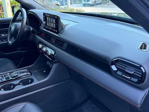 Used 2025 Honda Pilot TrailSport image 20