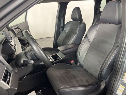 Used 2024 Mitsubishi Outlander SE image 18