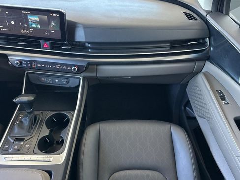 Used 2026 Kia Carnival FWD image 32