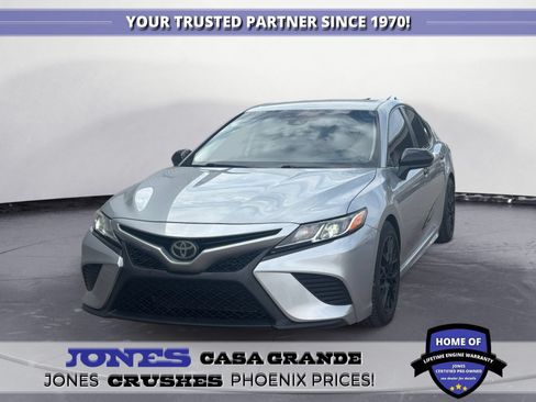 Used 2020 Toyota Camry SE w/ Carpet Mat Package FWD image 1