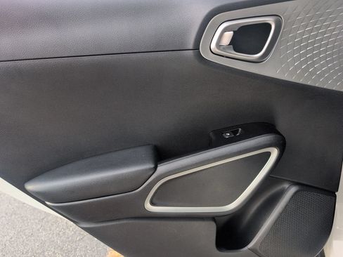 Used 2020 Kia Soul LX FWD image 34
