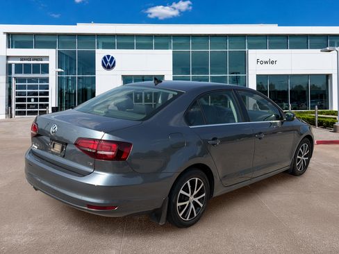Used 2017 Volkswagen Jetta SE FWD image 5