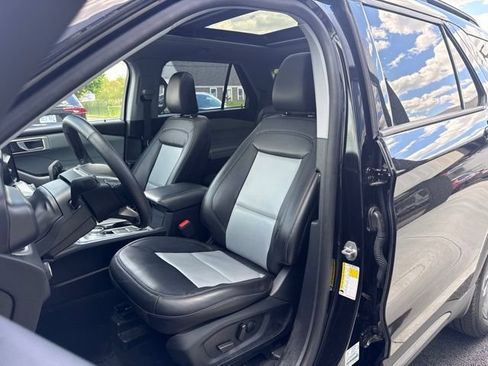 Used 2023 Ford Explorer XLT w/ Equipment Group 202A AWD/4WD image 10