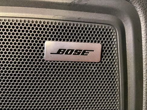 Used 2023 Porsche Macan Turbo image 38