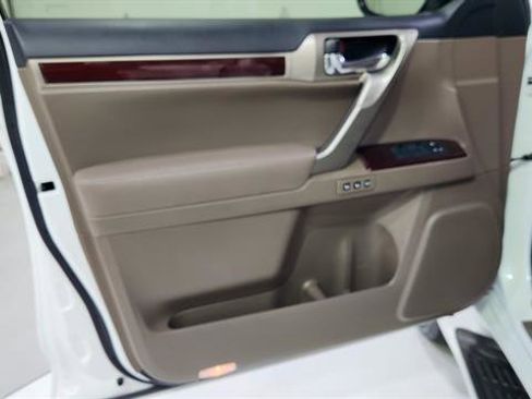 Used 2019 Lexus GX 460 Premium image 25