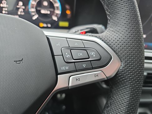 New 2026 Volkswagen Tiguan SE R-Line image 18