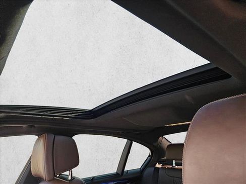 Used 2022 BMW M550i xDrive w/ Executive Package image 16