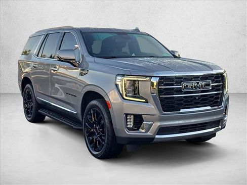 Used 2024 GMC Yukon SLT w/ SLT Premium Package RWD image 3