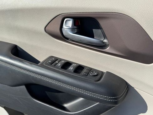 Used 2023 Chrysler Voyager LX FWD image 20