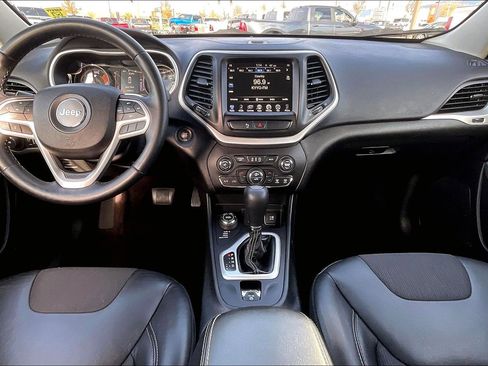 Used 2018 Jeep Cherokee Latitude Plus w/ Comfort/Convenience Group image 15