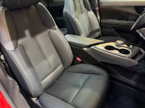 Certified 2025 Cadillac Optiq Sport 1 w/ LPO, Floor Liner Package AWD/4WD image 51