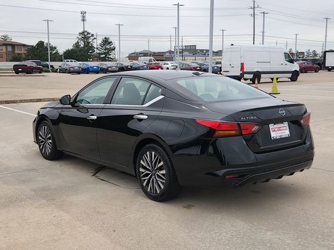 Used 2025 Nissan Altima 2.5 SV FWD image 7