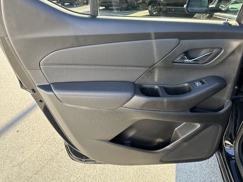 Used 2023 Chevrolet Traverse LT image 28