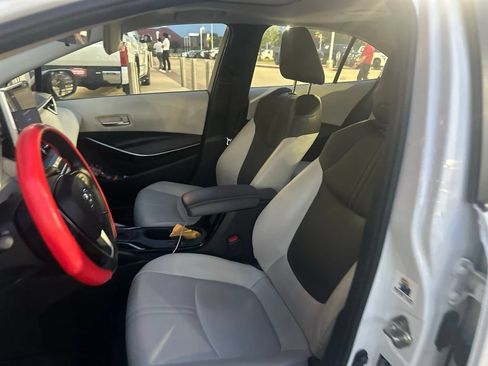 Used 2025 Toyota Corolla XLE FWD image 9