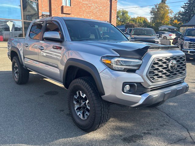 Used 2020 Toyota Tacoma TRD Off-Road w/ TRD Premium Off Road Package AWD/4WD image 2