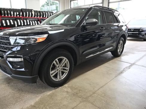 Used 2022 Ford Explorer XLT w/ Equipment Group 202A AWD/4WD image 9