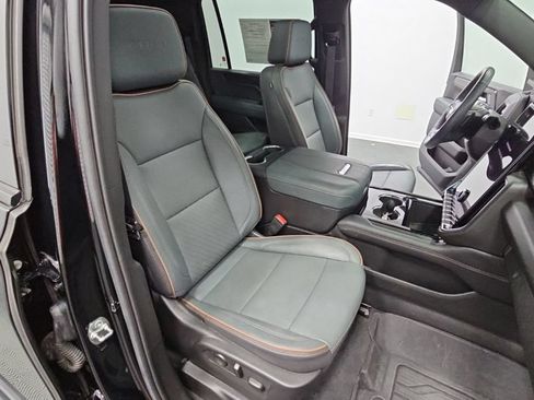 Used 2025 GMC Yukon XL AT4 w/ AT4 Premium Package AWD/4WD image 44