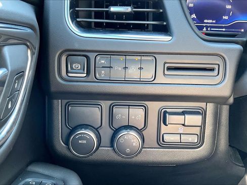 Used 2024 Chevrolet Suburban RST w/ Max Trailering Package RWD image 31