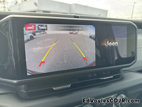 Certified 2024 Jeep Wrangler Sahara w/ Technology Group image 34