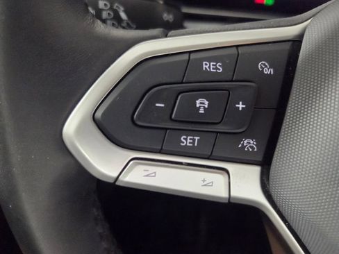 Used 2025 Volkswagen Jetta SE w/ Sunroof Package FWD image 17