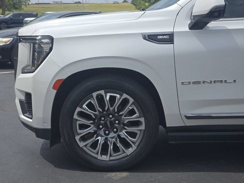 Used 2023 GMC Yukon XL Denali Ultimate AWD/4WD image 8