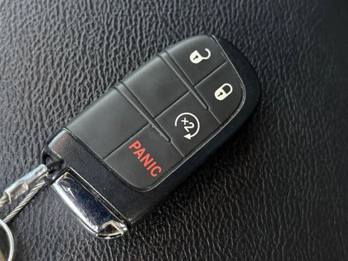 Used 2025 Jeep Compass Limited image 25