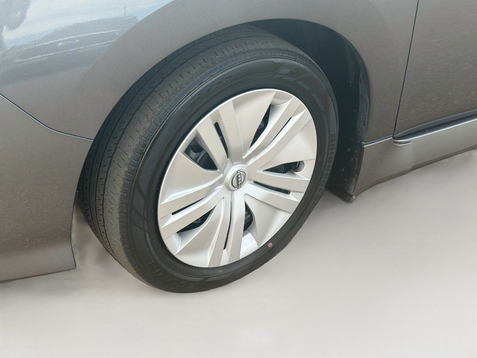 Used 2025 Nissan Leaf S FWD image 11