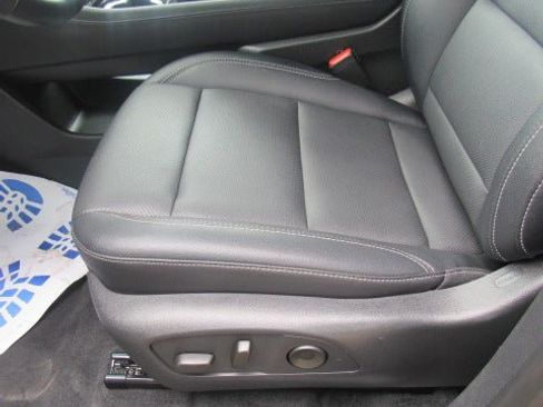 Used 2025 Chevrolet Traverse LT FWD image 21