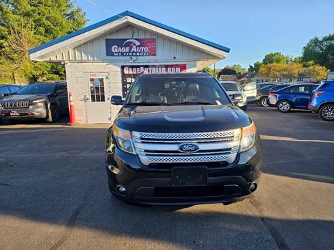 Used 2013 Ford Explorer XLT FWD image 2