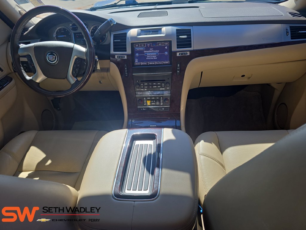Used 2013 Cadillac Escalade Luxury AWD/4WD image 9