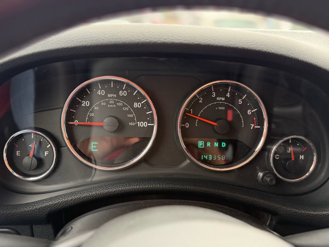 Used 2014 Jeep Wrangler Unlimited Rubicon w/ Connectivity Group AWD/4WD image 23