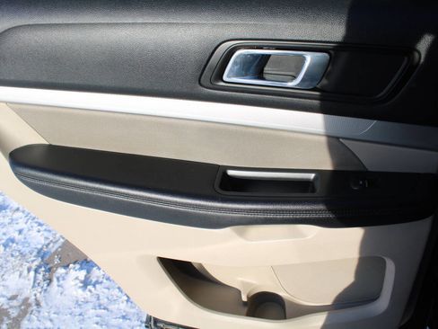 Used 2018 Ford Explorer FWD image 11