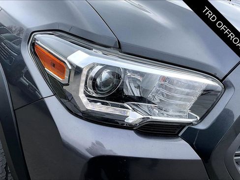 Used 2021 Toyota Tacoma TRD Off-Road image 31