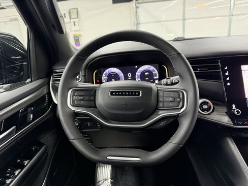 Used 2024 Jeep Wagoneer Series III image 13