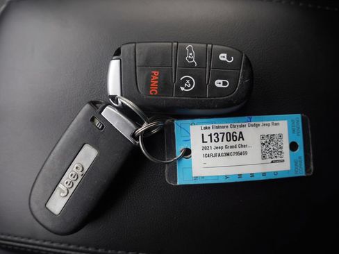 Certified 2021 Jeep Grand Cherokee Laredo X AWD/4WD image 9