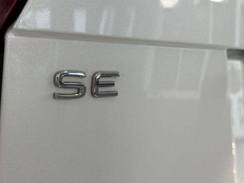 Used 2024 Volkswagen Tiguan SE R-Line FWD image 36