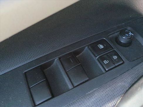 Used 2020 Toyota Corolla LE FWD image 12