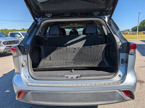 Used 2022 Toyota Highlander XLE image 32
