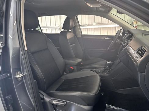 Used 2023 Volkswagen Tiguan SE FWD image 31