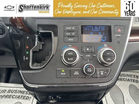 Used 2015 Toyota Sienna Limited image 21