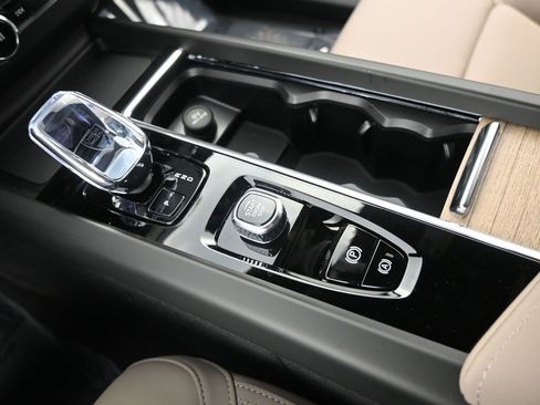 New 2026 Volvo XC60 B5 Plus w/ Protection Package Premier image 24