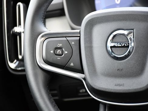 Certified 2025 Volvo XC40 B5 Core image 19