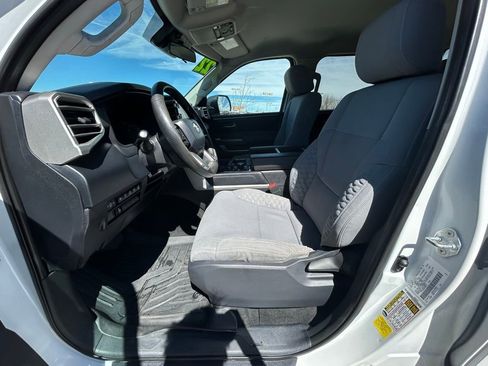 Used 2022 Toyota Tundra SR5 w/ SR5 Convenience Package AWD/4WD image 12