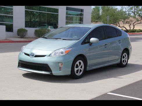 Used 2015 Toyota Prius Four FWD image 1
