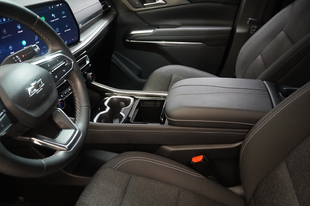 Used 2024 Chevrolet Traverse LS w/ Midnight/Sport Edition AWD/4WD image 7