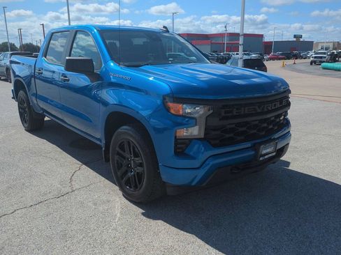 Used 2022 Chevrolet Silverado 1500 Custom RWD image 2