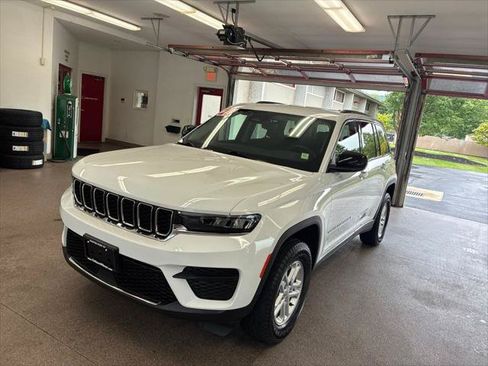 Certified 2023 Jeep Grand Cherokee Laredo w/ Luxury Tech Group I AWD/4WD image 5