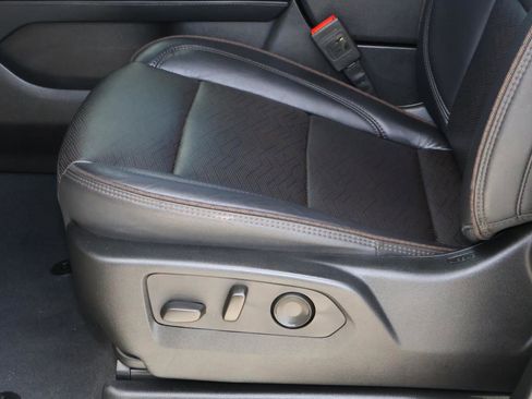 Used 2024 Chevrolet Suburban High Country image 19