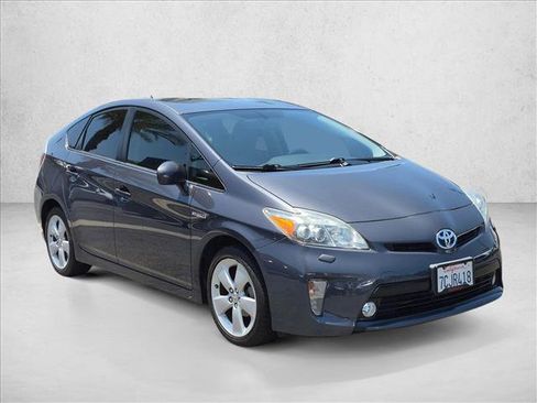 Used 2013 Toyota Prius Five w/ Appearance Pkg FWD image 3