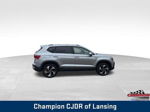 Used 2023 Volkswagen Taos SE AWD/4WD image 11